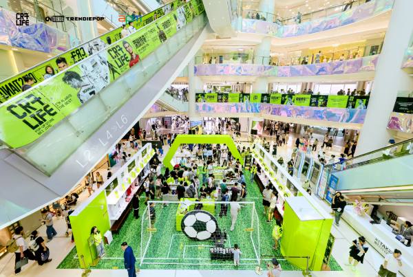 跨界联动打造消费新场景 足球主题快闪亮相北京apm
